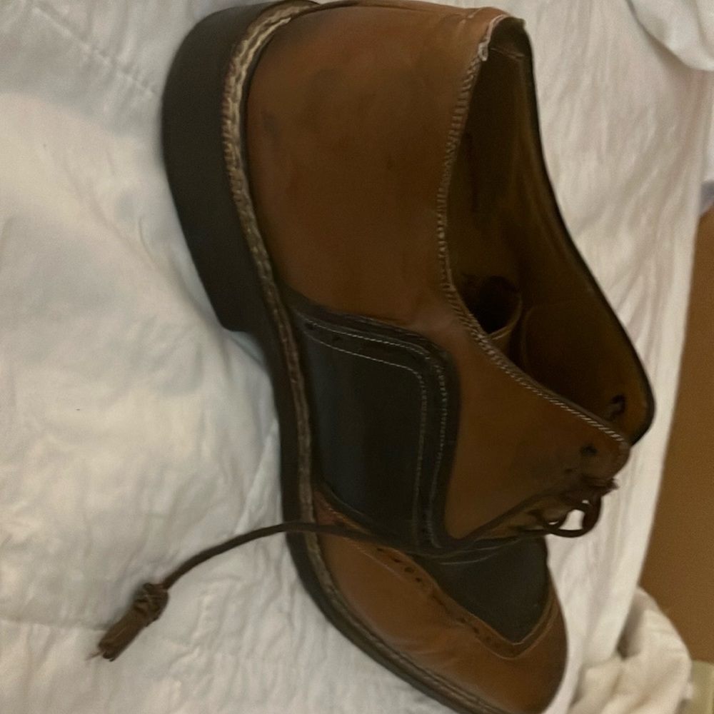 Men’s dress shoes… Brand: MEZLAN, Size: 9